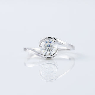 Swirl 1.00 CT Round Cut Moissanite Diamond Solitaire Engagement Ring