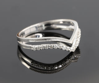 Vintage Curved Round Cut Moissanite Wedding Band