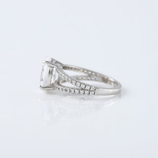 2.20 CT Oval Moissanite Splt Shank Engagement Ring