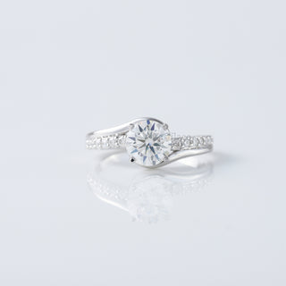 Twisted Round Moissanite Diamond Engagement Wedding Ring