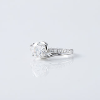 Twisted Round Moissanite Diamond Engagement Wedding Ring